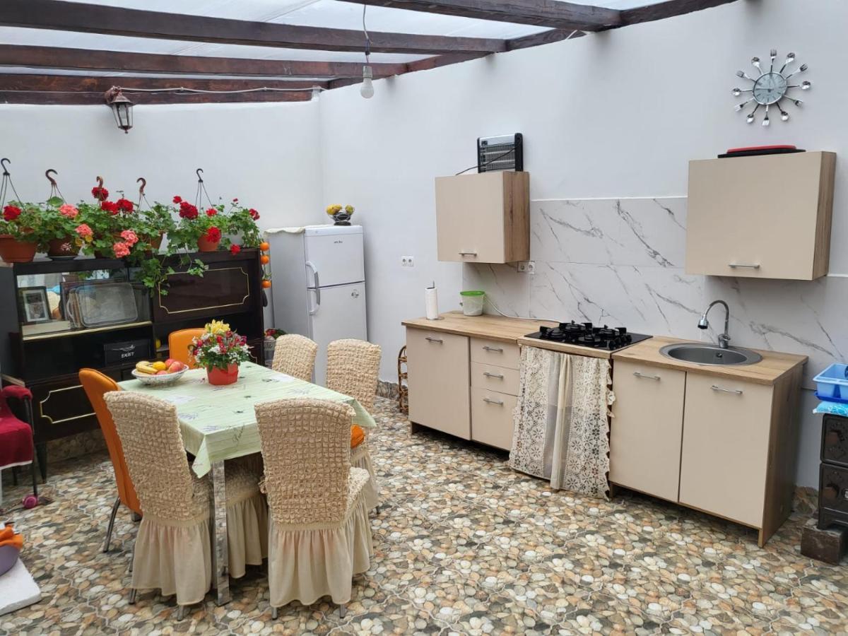 Apartmán Apartament Cu Terasa Si Gratar Satu Mare Exteriér fotografie
